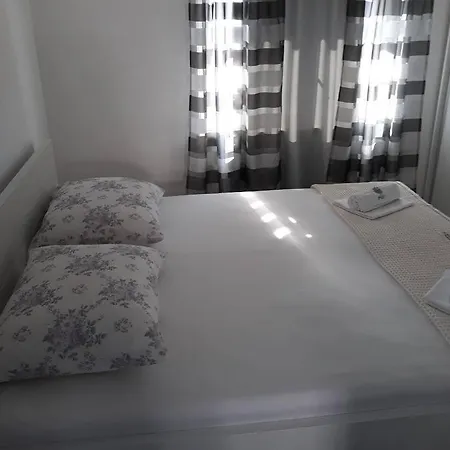 Agneza * Baska Voda