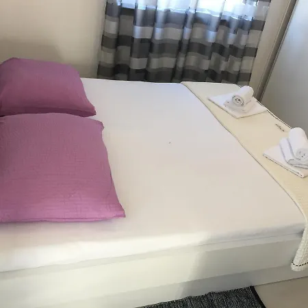 Agneza Apartment *