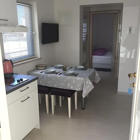 Agneza * Baška Voda